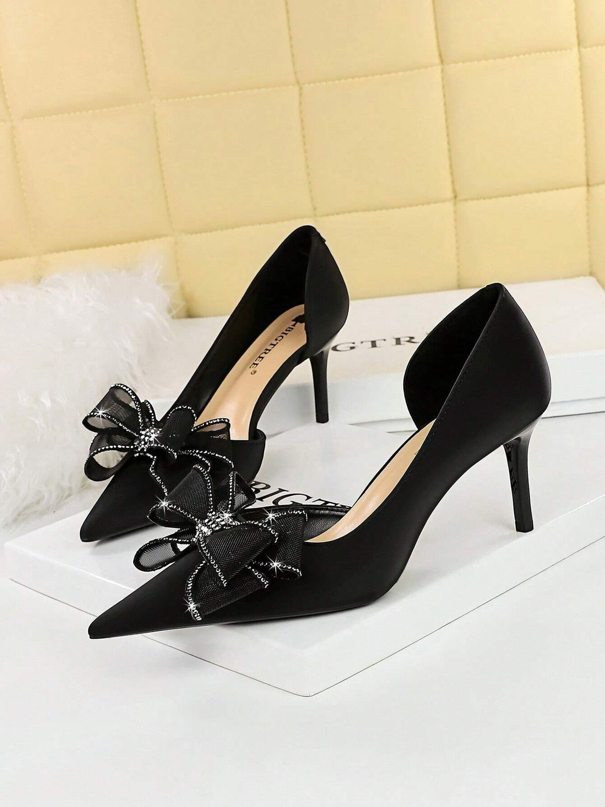 Korean Version Fashionable High Heels Shoes For Party, Pointed Toe, Thin Heel, Shallow Mouth, Diamond, Lace, Bow Knot