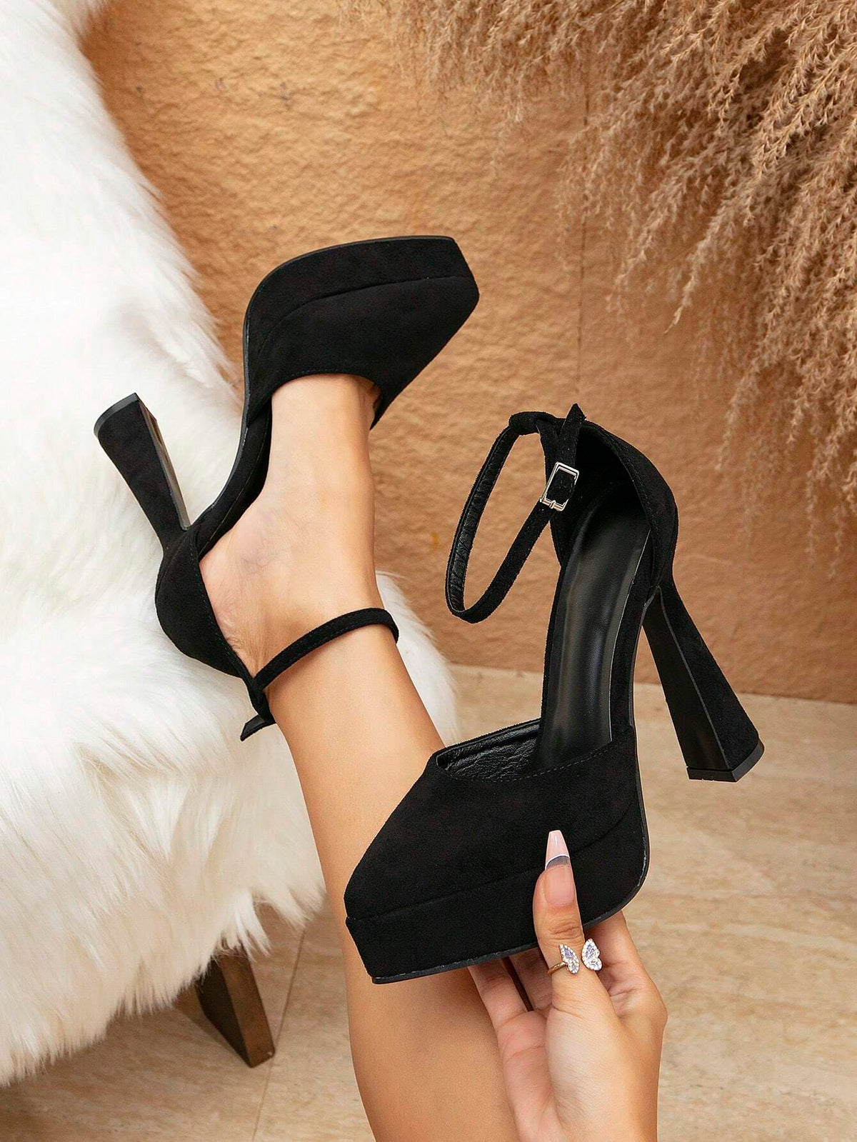 Ladies' Fashionable Black Pointed Toe Waterproof High Platform Single Shoes