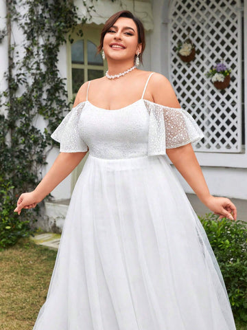 Plus Size Spaghetti Strap Round Neck Big Flared Sleeves Embroidered Lace Patchwork Mesh Wedding Dress With Big Hemline