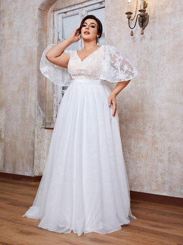 Plus Size Women's V-Neck Lace Patchwork White Tulle Train Ball Gown Wedding Dress