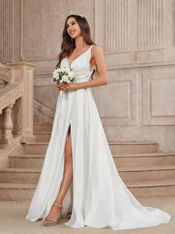 Elegant And Luxurious Satin High-Waisted Slim Fit Wedding Dress With A Split And Wide A-Line Hem That Drags To The Ground.