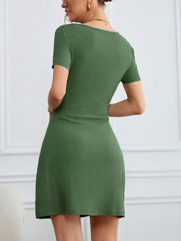 Spring Dress Casual Round Neck Green Pleated Dress With Waist Detail For Women