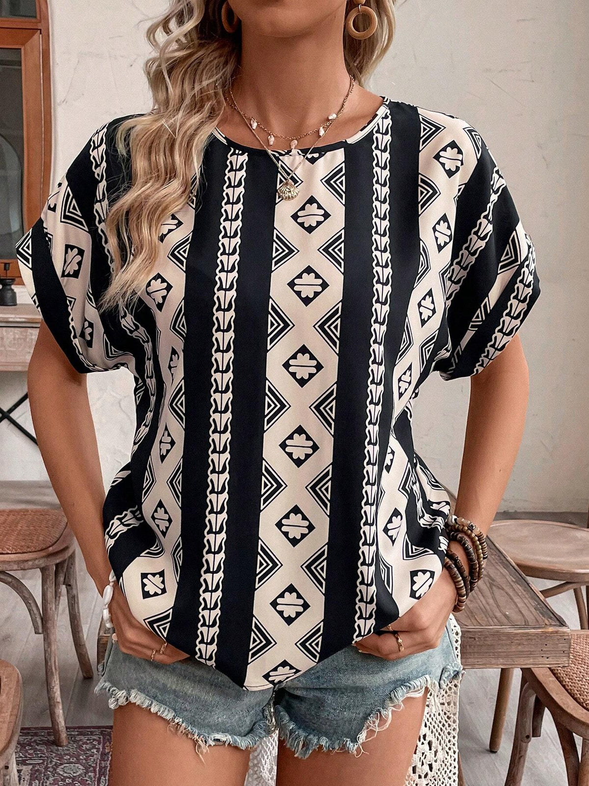 LUNE Leisure Batwing Sleeve Black And White Printed Women Blouse
