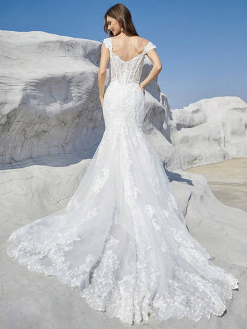 Solid Color Embroidery Mesh Train Wedding Dress