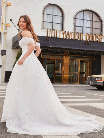 Women's Off Shoulder Embroidered Mesh Wedding Dress With Train